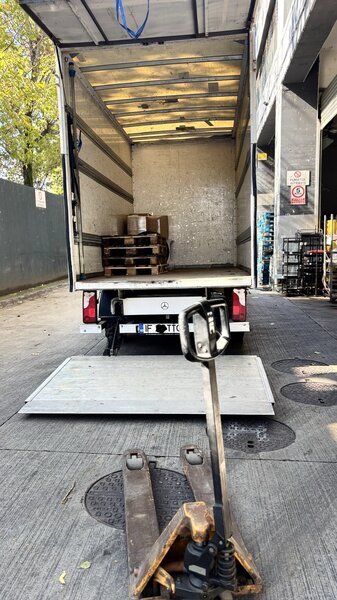 Sprinter cub de 8 europaleti cu lift de 750 kg